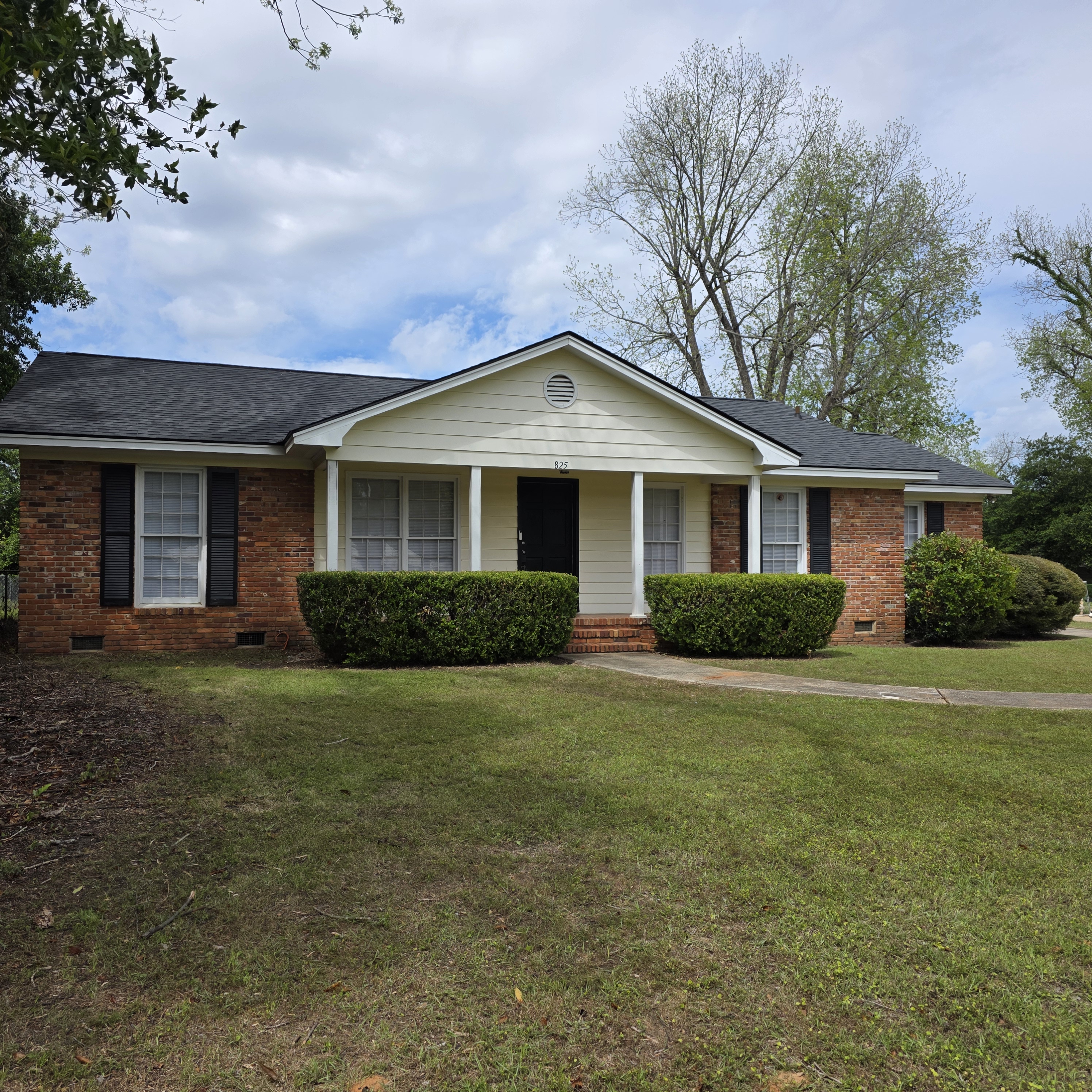 825 Community Avenue